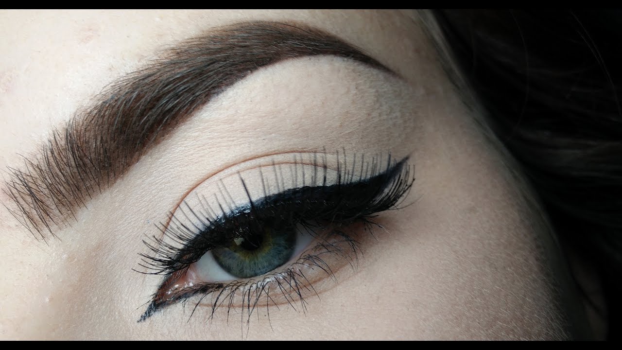 Idealna kreska eyelinerem, przedłużenie w kąciku | WSKAZÓWKI
