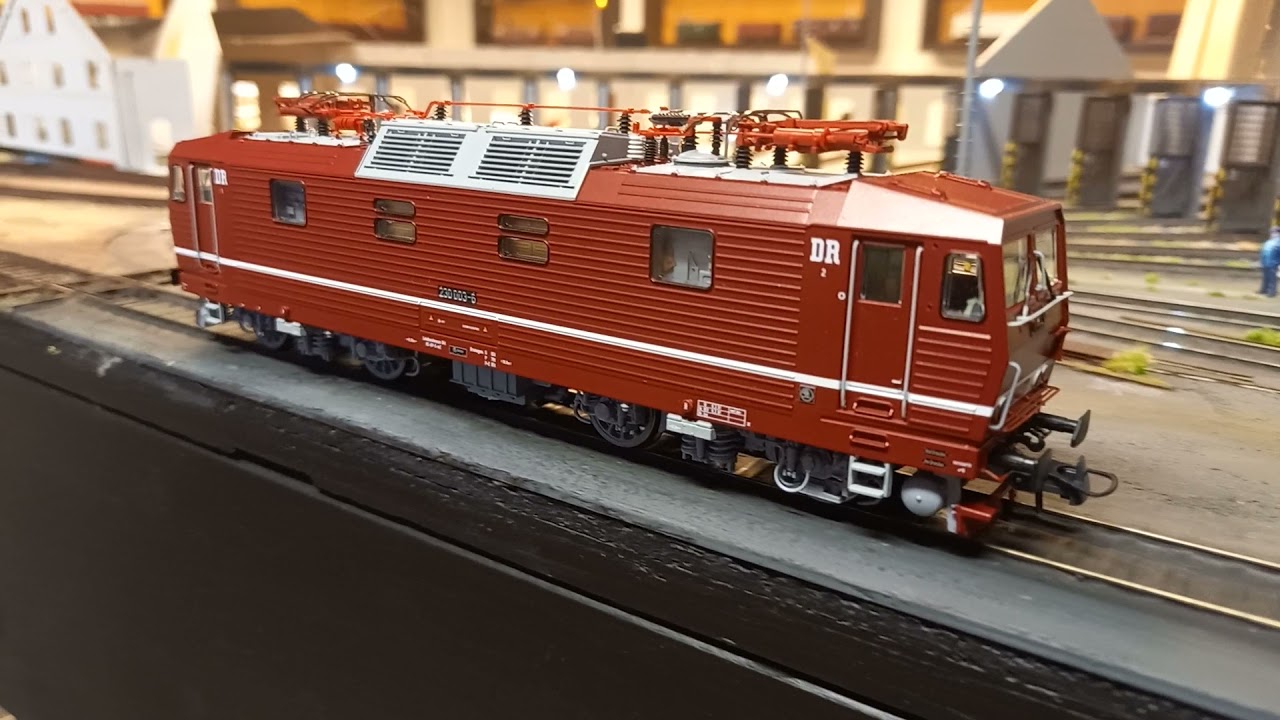 Elok 230 003-6 DR v HO od ROCO ve zvukové verzi (1)