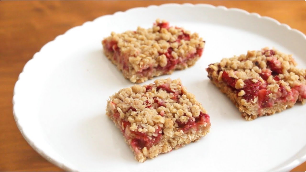 Strawberry Oatmeal Bars | Simple Breakfast Recipe