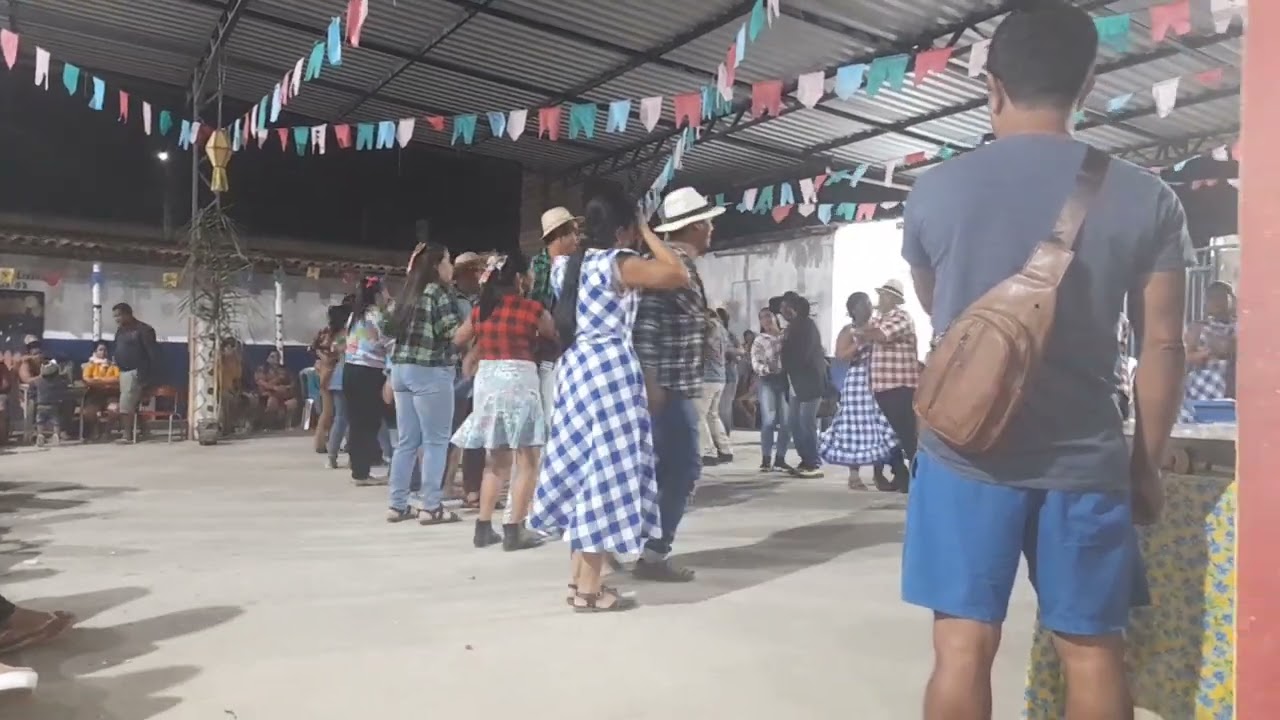 Quadrilha junina cantada na linguagem yaáthé