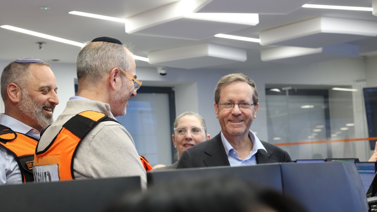 President Herzog Thanks United Hatzalah Volunteers at HQ