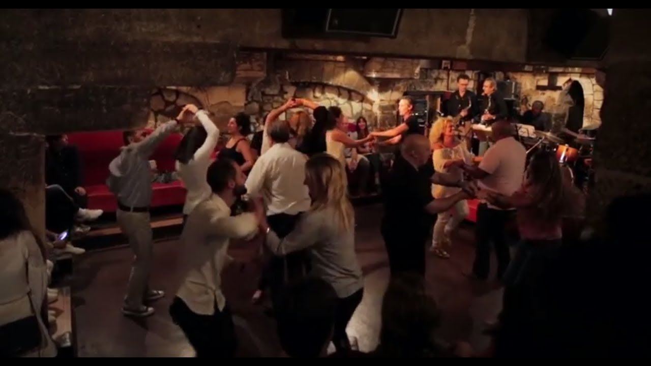 Showtime in Paris : Caveau de la Huchette