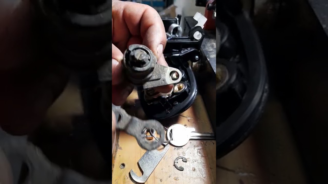 Como istalar chapa o cerradura YALE    en una manija de TOYOTA COROLLA  DEL 95