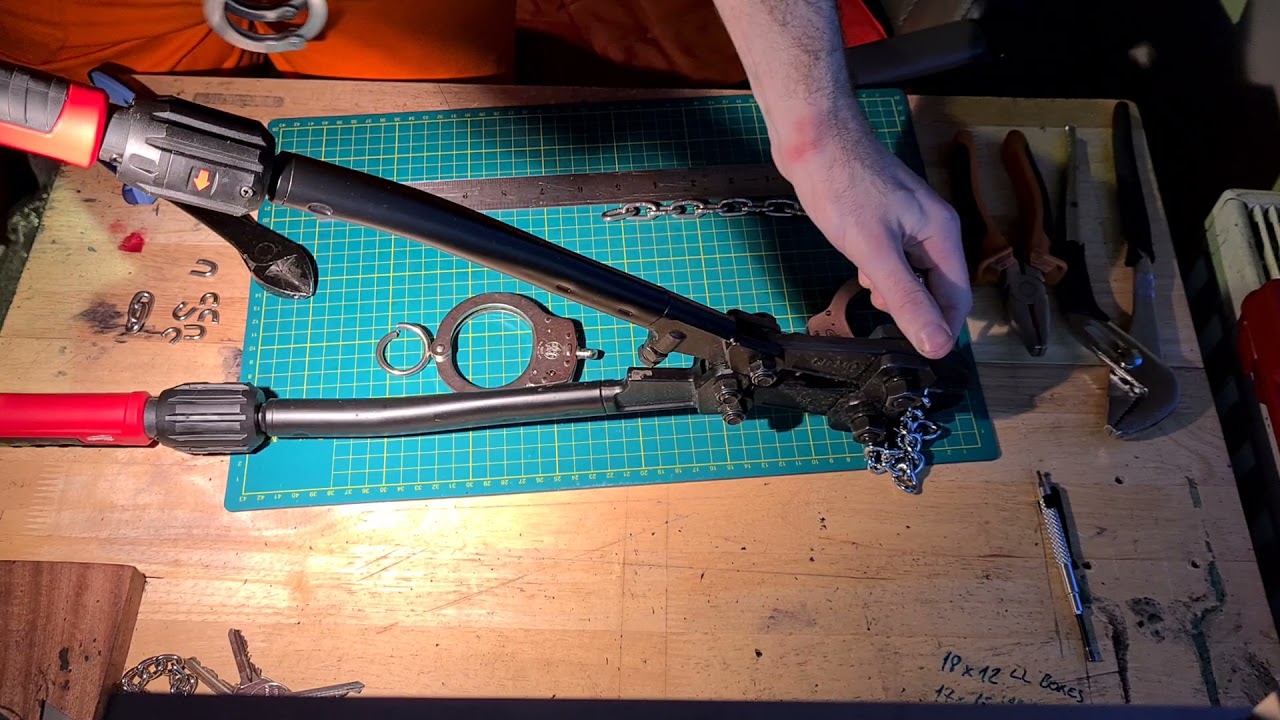 making your own long chain handcuffs, Smith & Wesson 6 inch chain cuffs ⛓
