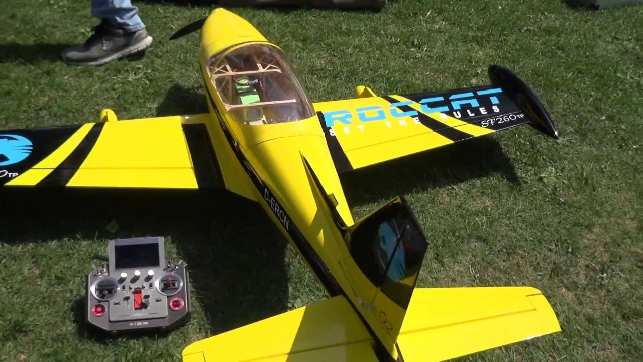 3x R/C Siai Marchetti SF 260TP synchronously flight with smoke