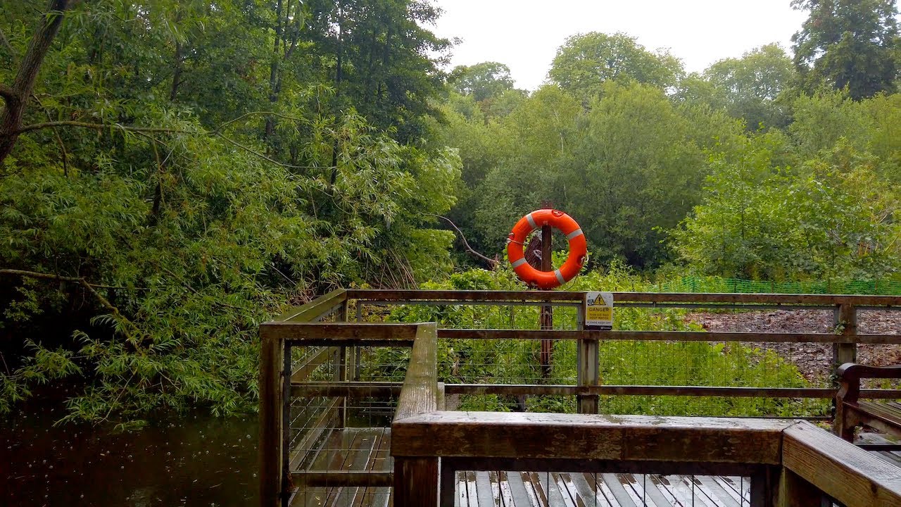 Walking under the rain in North London - City and Park ASMR Binaural Sounds for Relaxing or Studying