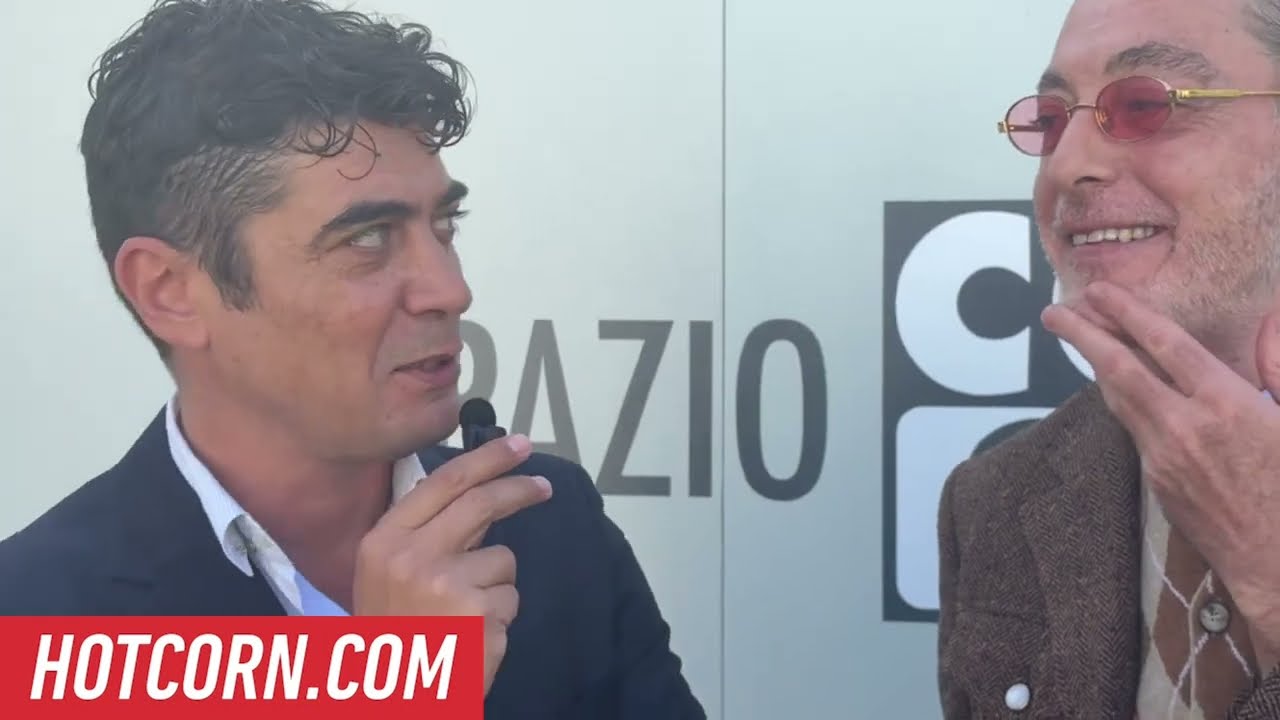 ALLA FESTA DELLA RIVOLUZIONE | Intervista a Riccardo Scamarcio e Maurizio Lombardi I HOT CORN