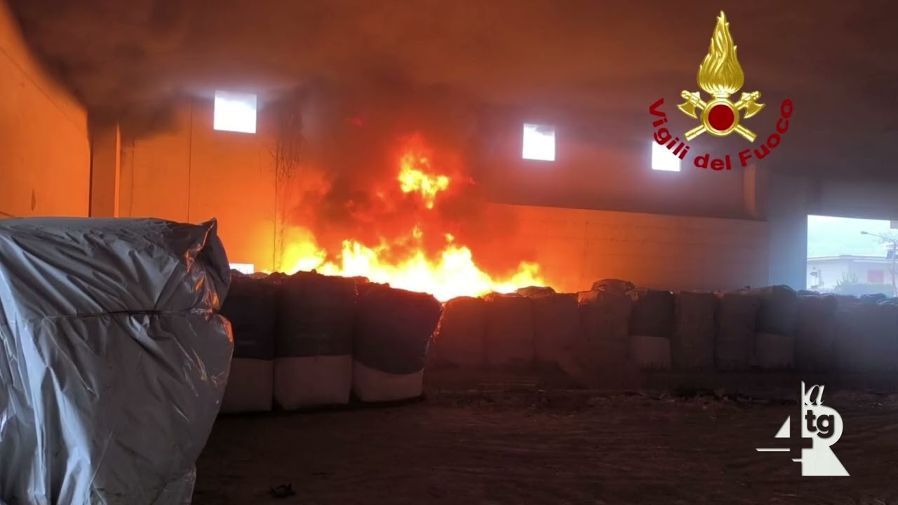 Cronaca, situazione di pericolo a Sarno, in fiamme un capannone
