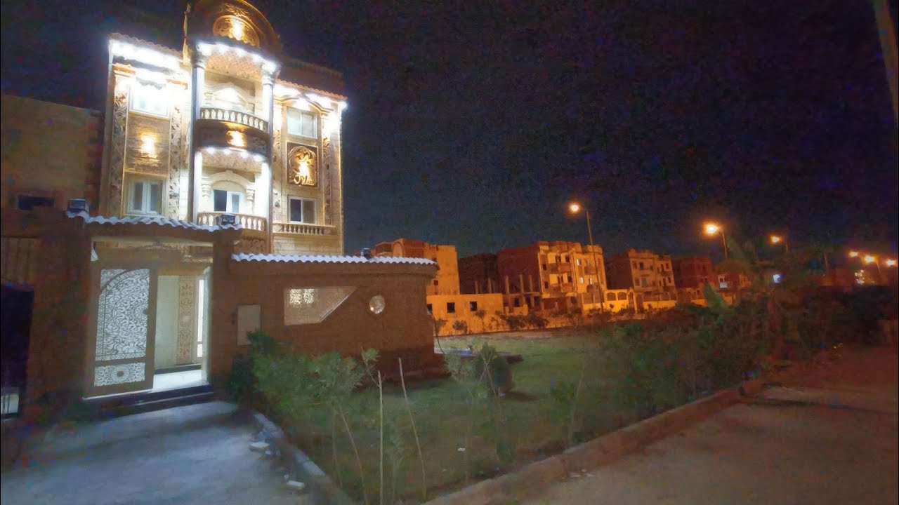 للبيع منزل مميز جداً 3 ادوار 3 نواصي على شارع رئيسي