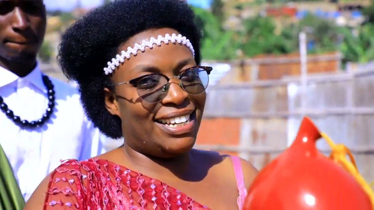 DIJE WE aririmbiye abageni birabarenga🥰 mbega ibintu bitangaje byabereye mubukwe weee bose ntibavuga