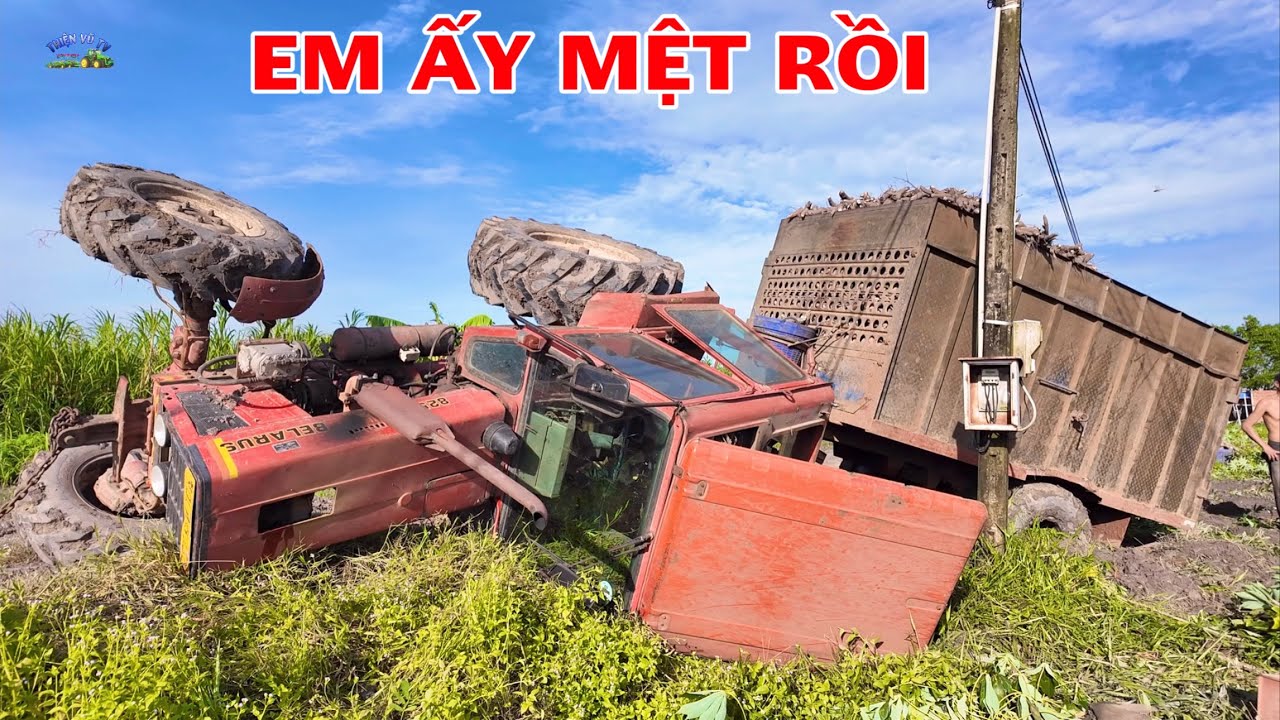 Giải cứu máy cày bị ngã đầu chở củ mì lên dốc ở tây ninh