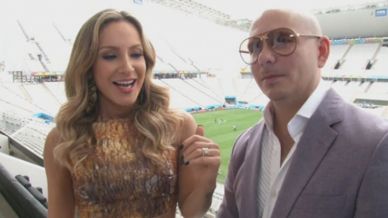 Pitbull jumps to Jennifer Lopez's defence