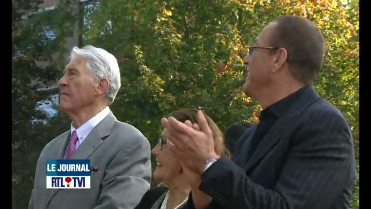 Van Damme enters history. He gets his own statue ! (2012) - Part 2