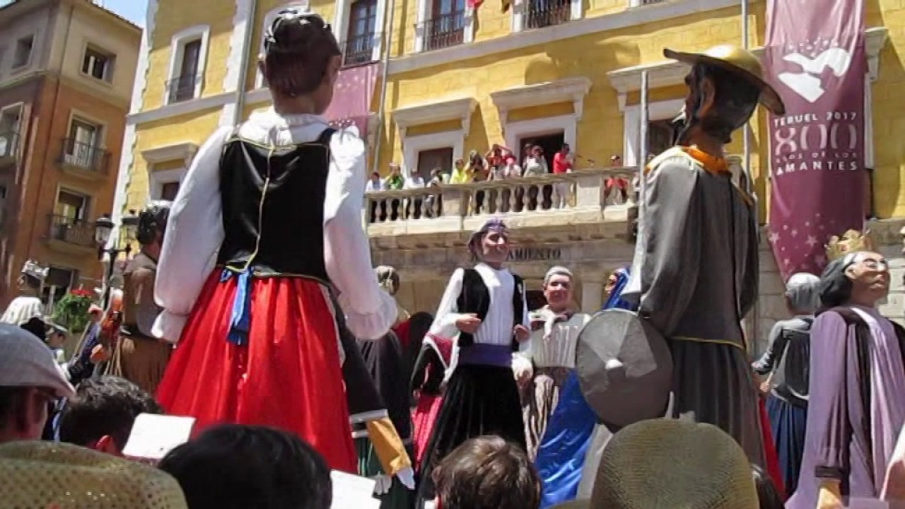 BAILE DE GIGANTES, 