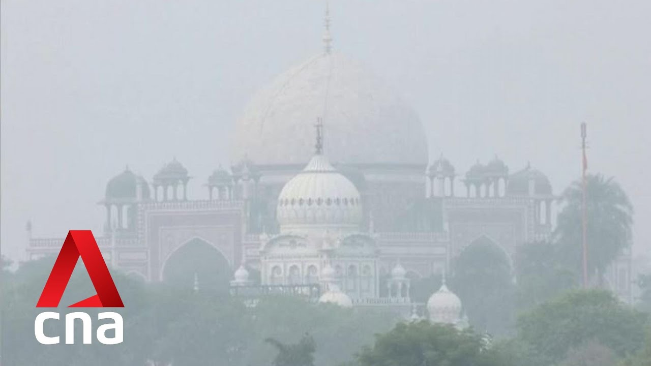 Delhi shuts schools and colleges as toxic haze smothers capital