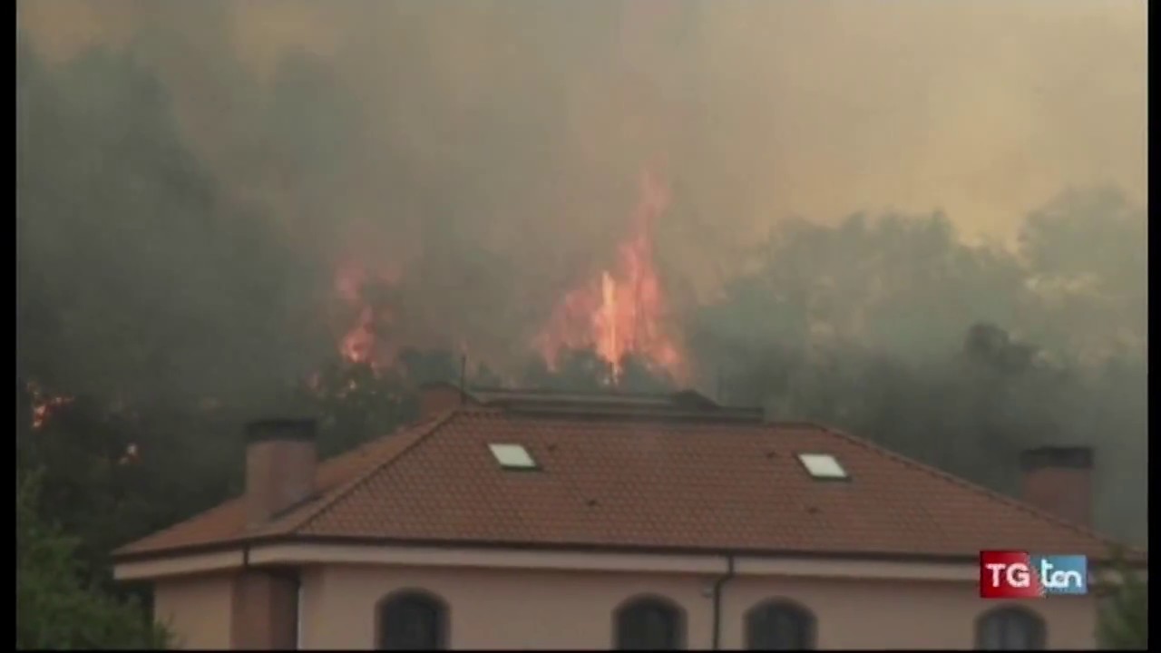 Incubo incendi nel cosentino  Il terrore dei residenti TG ten 26 agosto 2017