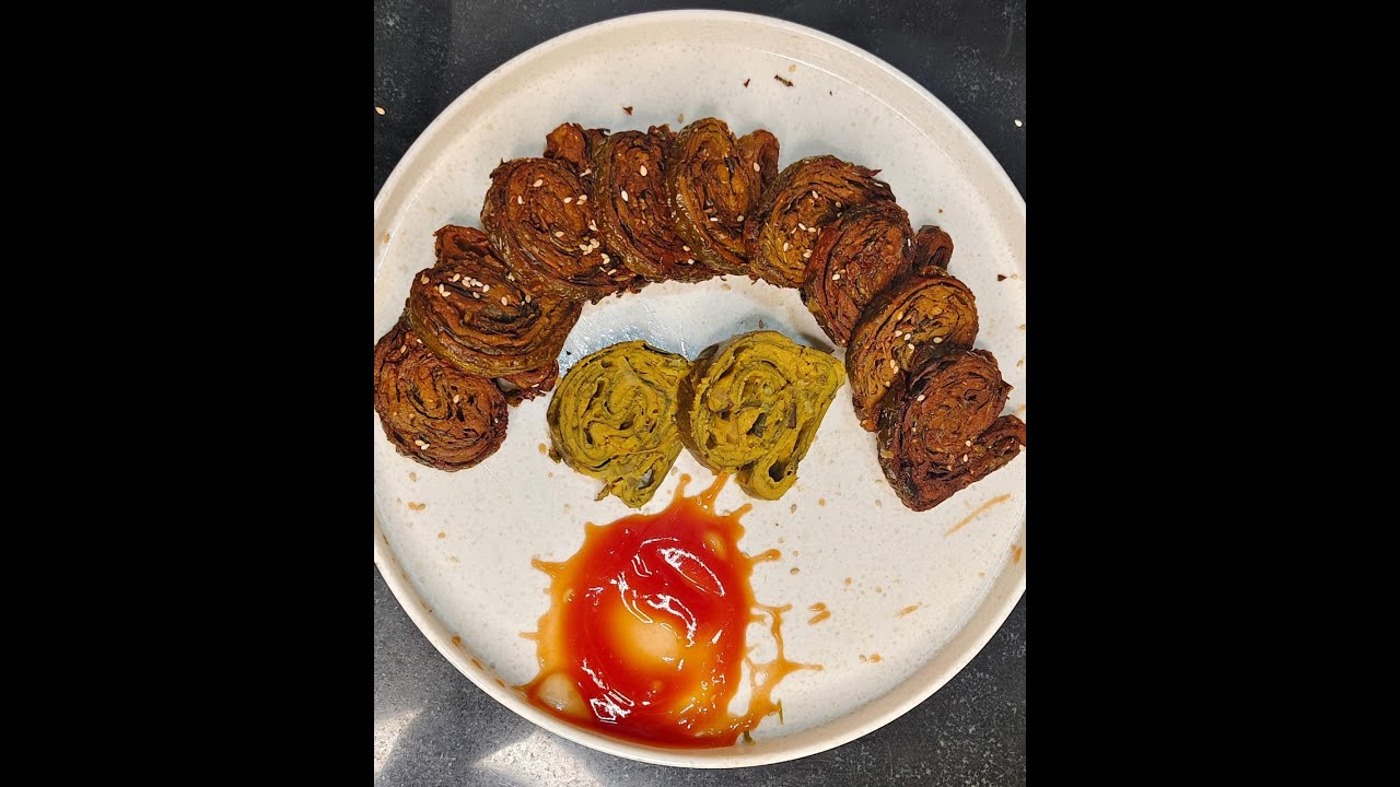 ✨ चहाची वेळ + कुरकुरीत अळू वडी = परफेक्ट कॉम्बिनेशन! ☕🤤 #SnackTime #Homemade