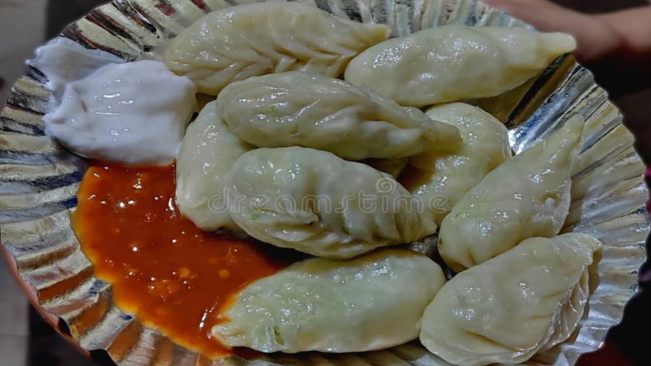 Veg momos recipe | वेज मोमोस रेिसपी / Momosbanane ki recipe in Hindi | Atta Momos recipe