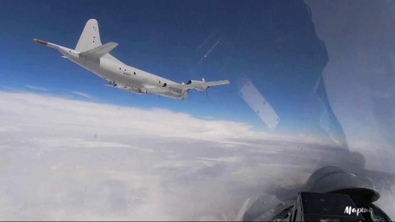 Сопровождение истребителями морской авиации Балтийского флота РФ стратегического бомбардировщика