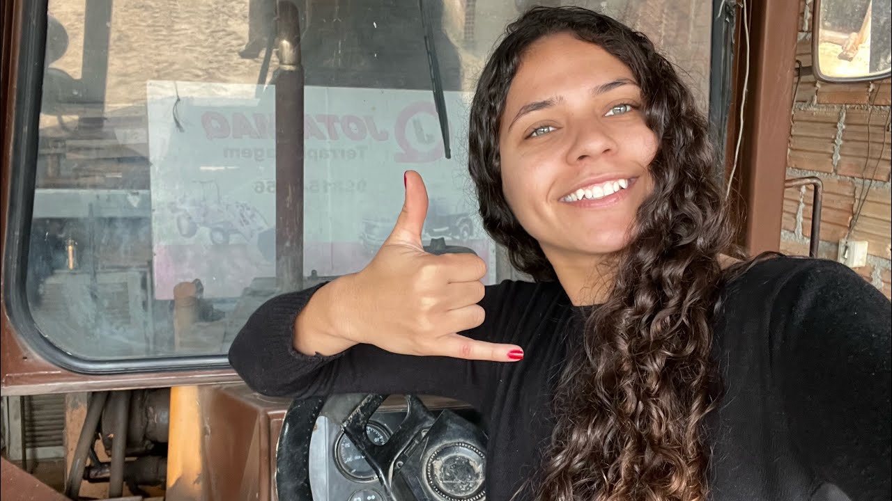 Pegando a retroescavadeira #agro #case #trabalho 