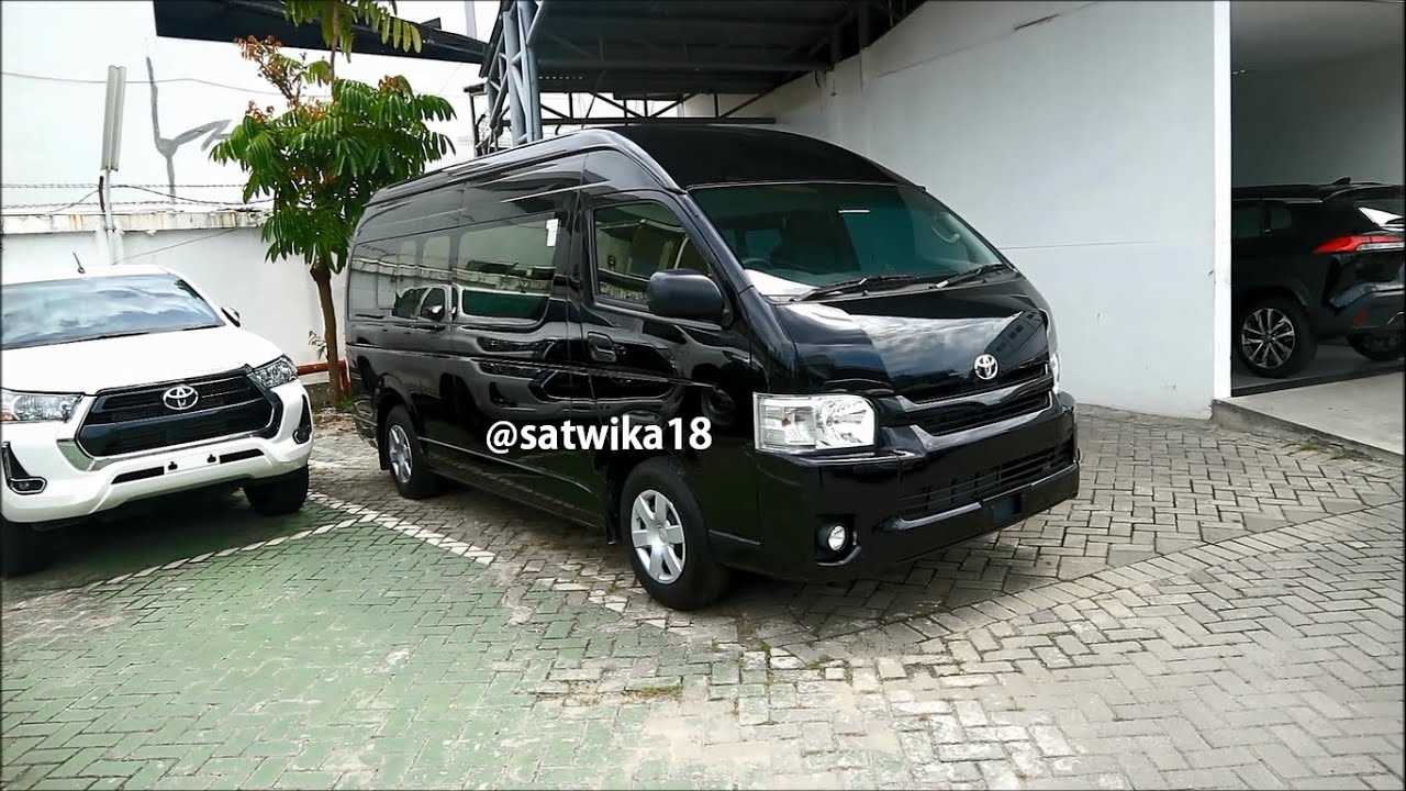 Review Toyota Hiace Commuter