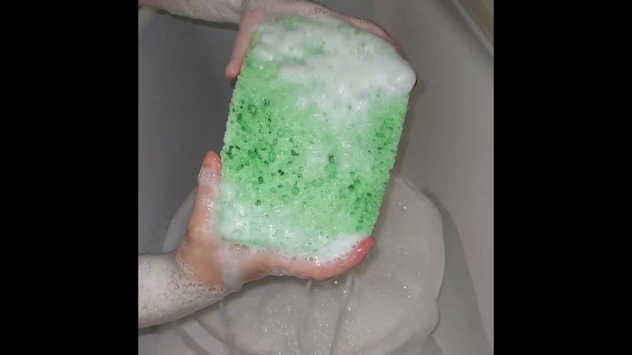 ASMR/rinsing/sponge squeezing #asmrvideo#asmrspongesqueezing#relax #foryou#squeezingsponges
