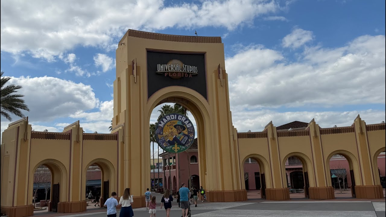 🔴 LIVE from Universal Studios Orlando Riding IN the Mardi Gras Parade Wine Float POV