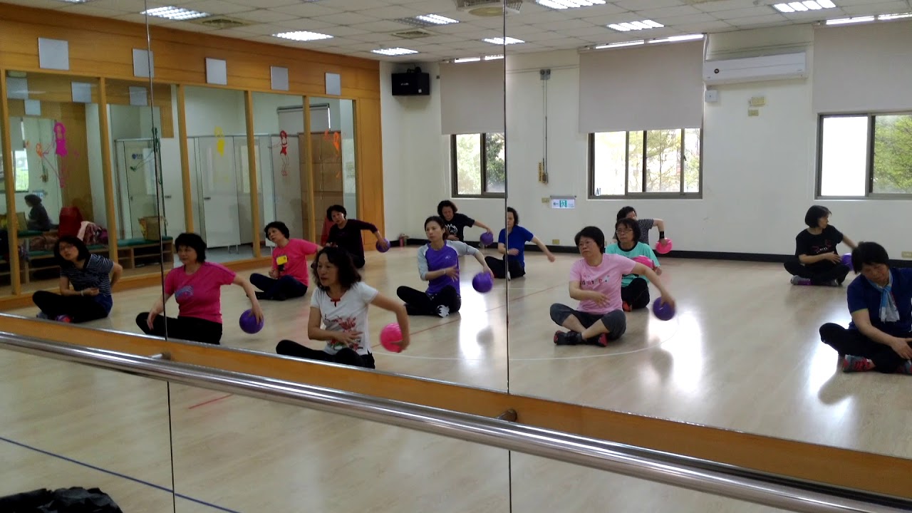 坐姿抗力球伸展~吳明香老師編排指導