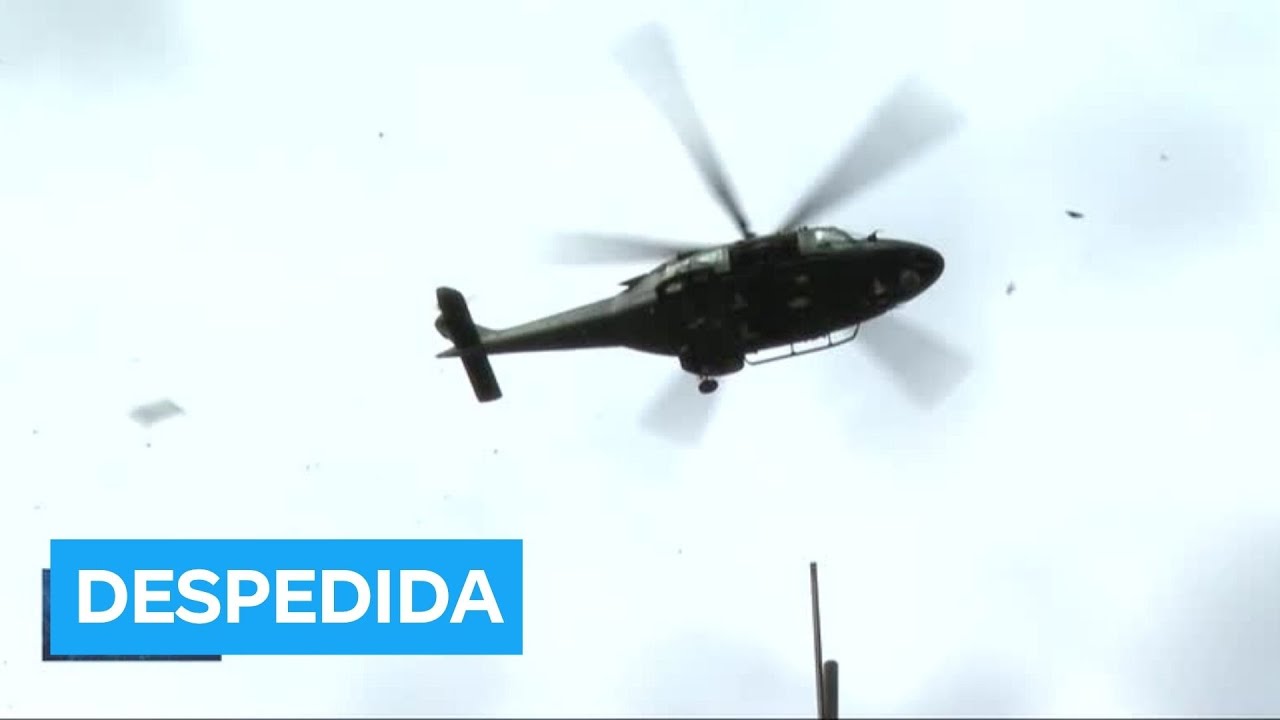 Policiais militares mortos em megaoperação do RJ são homenageados com chuva de pétalas