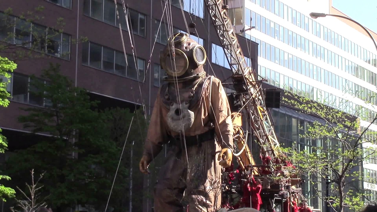 Giant Marionettes Visit Montreal