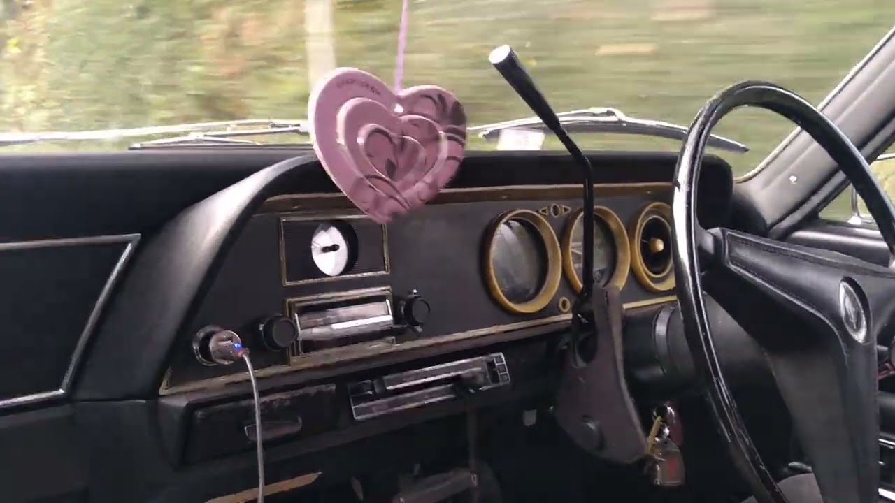 Ford Zephyr MKIV V4 country lane run out.