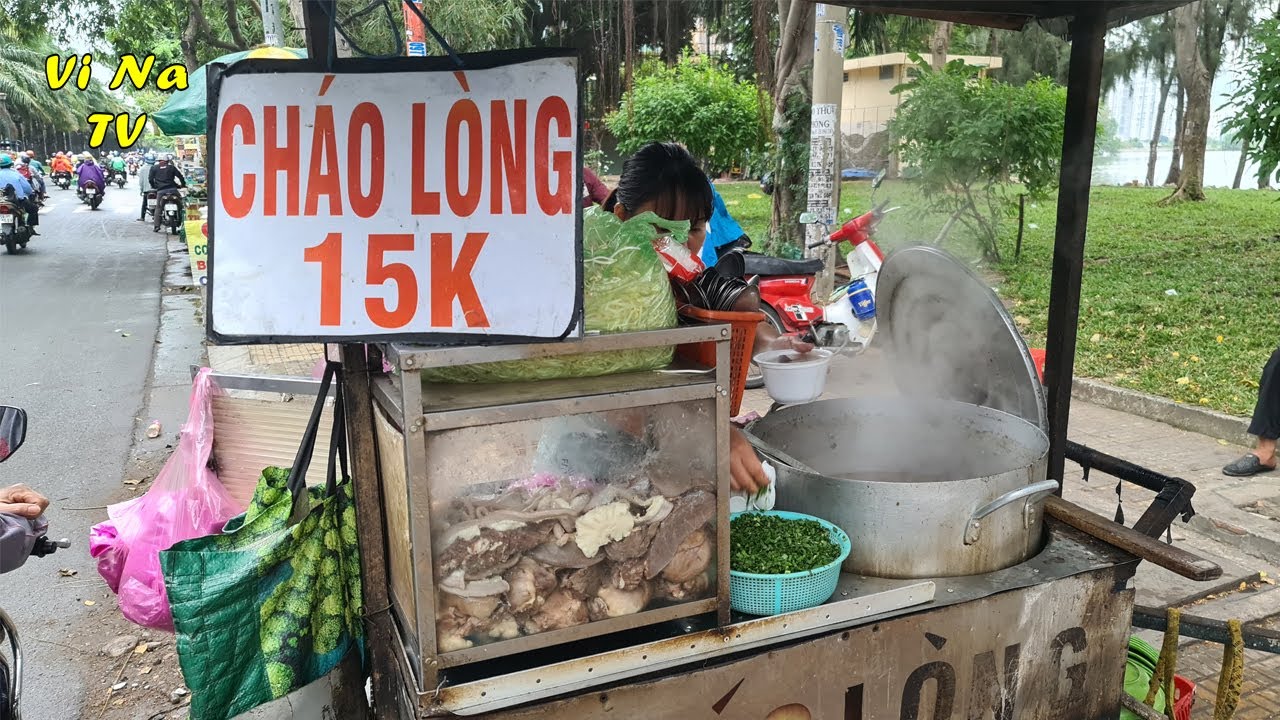 Tô cháo lòng 15k rẻ nhất Sài Gòn chỉ bán hơn 3 tiếng - Vi Na TV