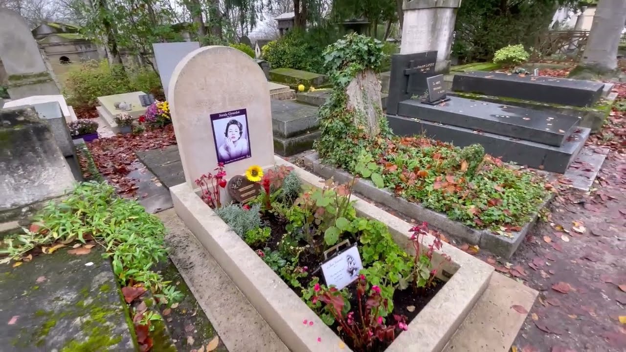 Tombe d' Annie GIRARDOT au cimetière du Père Lachaise Paris
