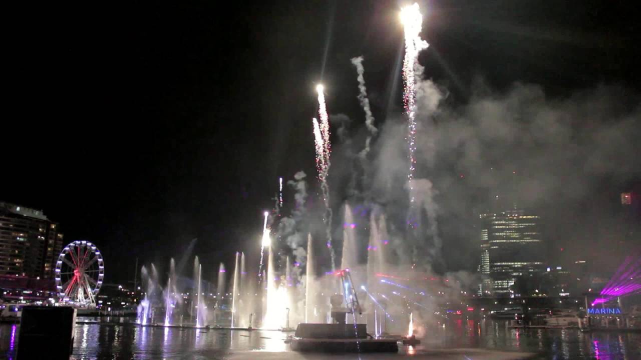 Vivid Sydney 2016 Laser Water Theatre & Fireworks 9pm - 3 June