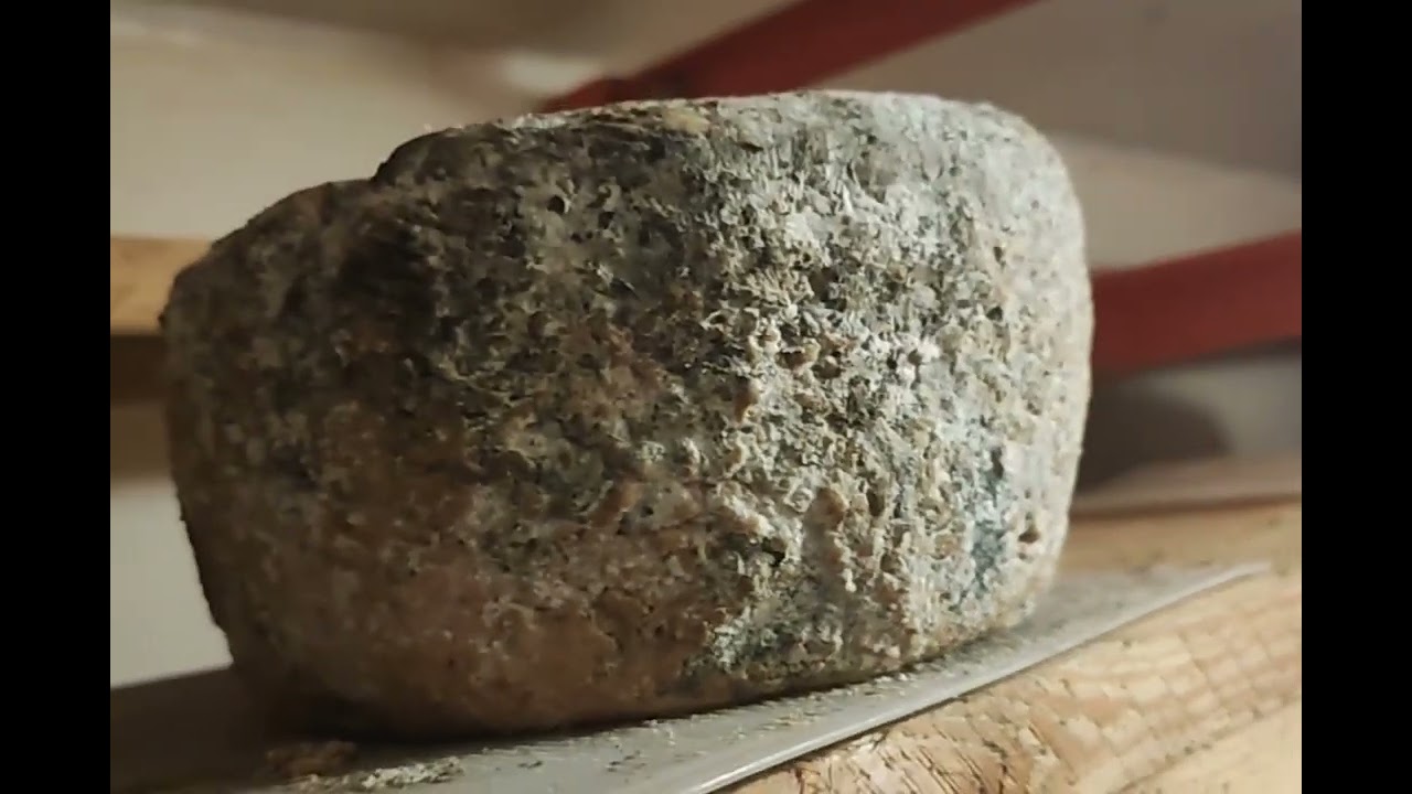 Carlo Duca presenta il favoloso formaggio Storico Ribelle invecchiato 20 anni @ilmangiaweb Tv Orobie