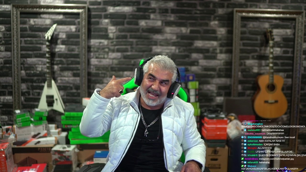 Kendine Baba Yayına gelip Ses Efektlerini Deniyor! (AŞIRI KOMİK!)