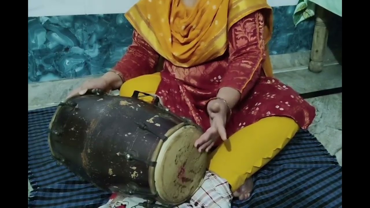 सरल तरीके से ढोलक बजाना सीखे।