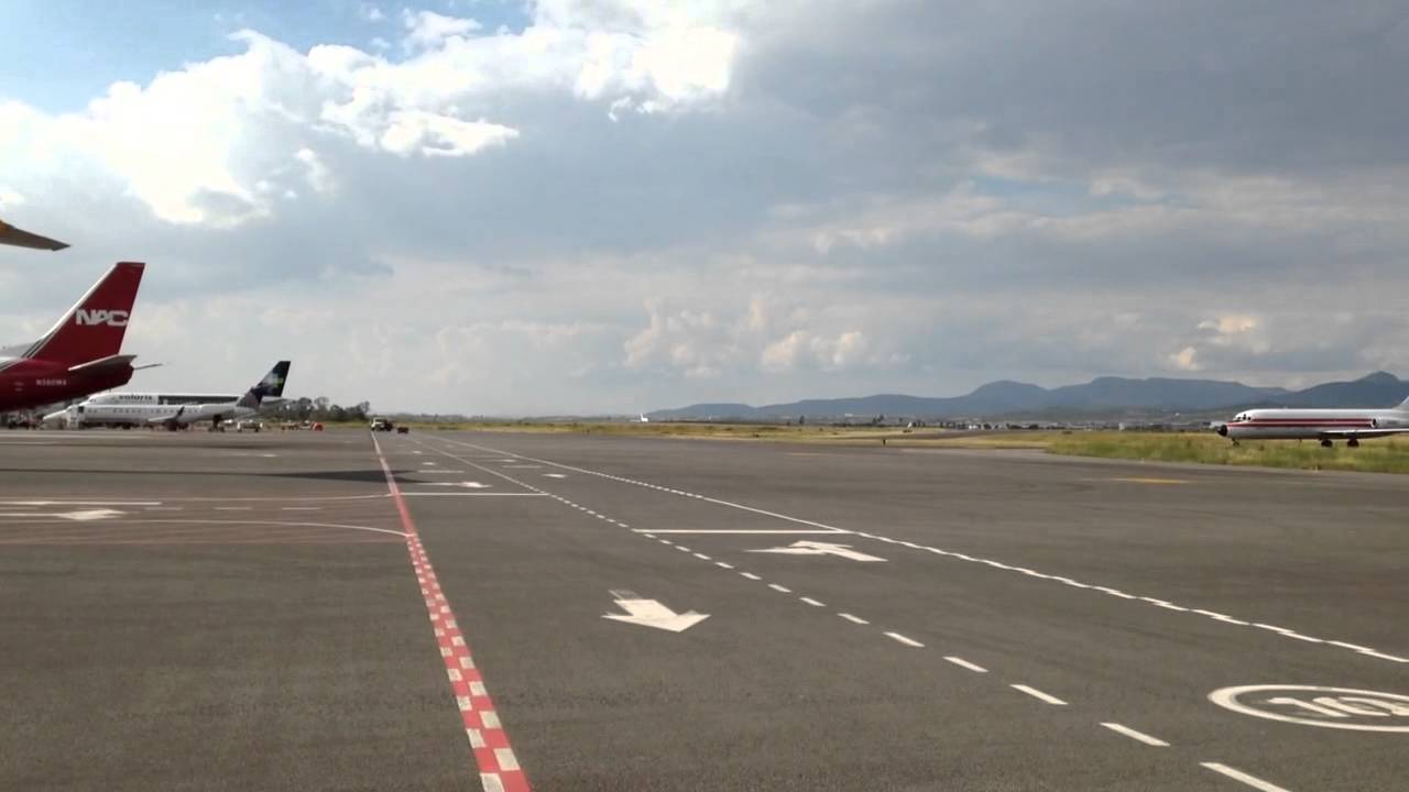 Boeing 727 takeoff in Leon