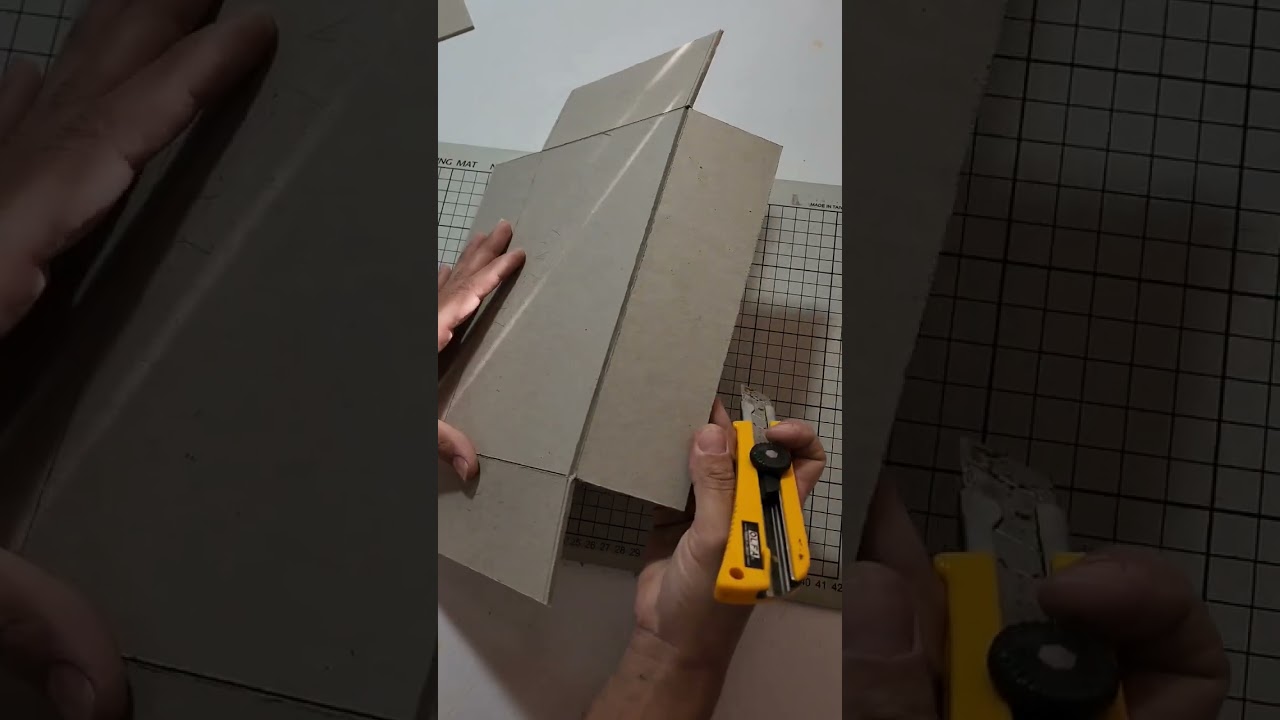 Caja en una sola pieza en carton de 3 mm-Fondo de caja 22x13cm.-Lat largos 22x6cm-L cortos 13,6cm