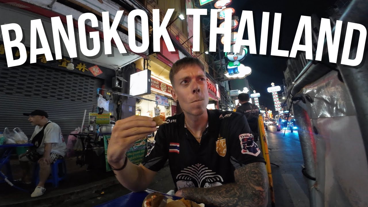 Eating in BANGKOK CHINΛTOWN While Exploring the Streets