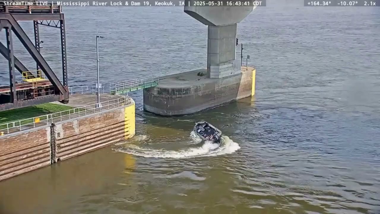 Close Call at Keokuk Lock 19, boater losses control of his boat on May 31st, 2025