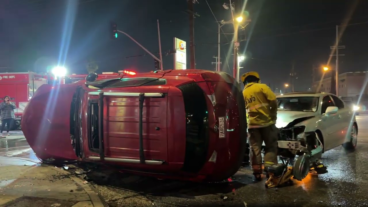 Bomberos actúan rápidamente en accidente 
