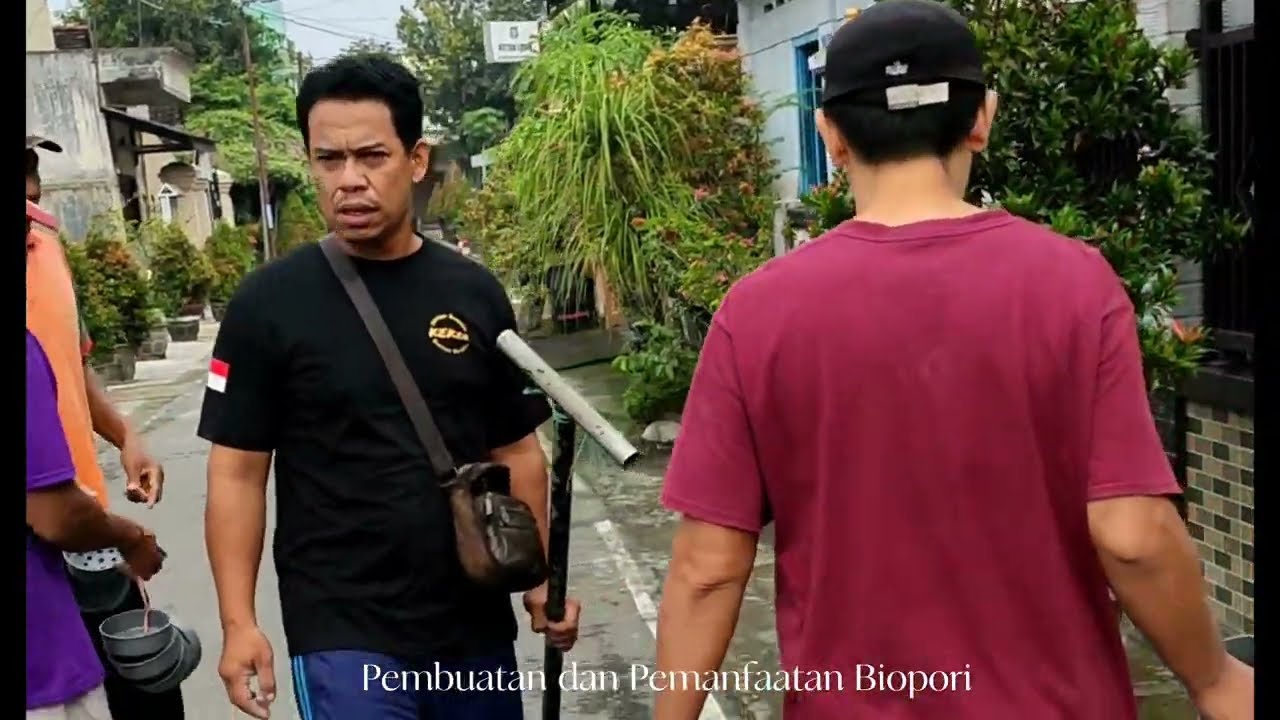 Pembuatan, pemanfaatan dan pemeliharaan Lubang Resapan Biopori di Kelurahan Tlumpu Kota Blitar