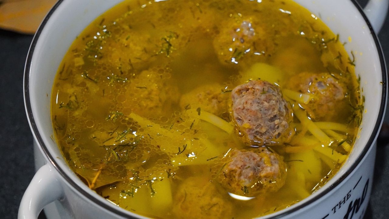 Суп с фрикадельками для начинающих🥣 Простой рецепт, пошагово объясненный😋
