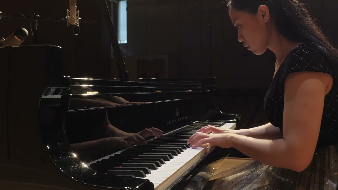The Autumn Pond by Gao Ping // Rong Sui, piano
