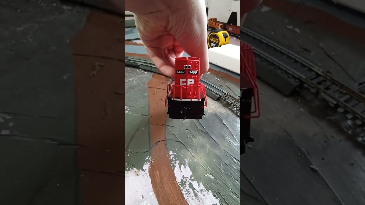 New Walthers Trainline EMD GP15-1 unboxing & test!