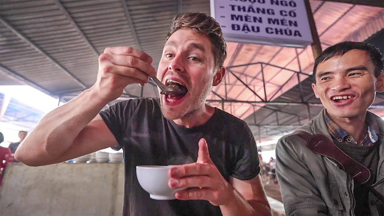 MUST & BEST Eats In VIETNAM'S Phiên Đồng Văn Market
