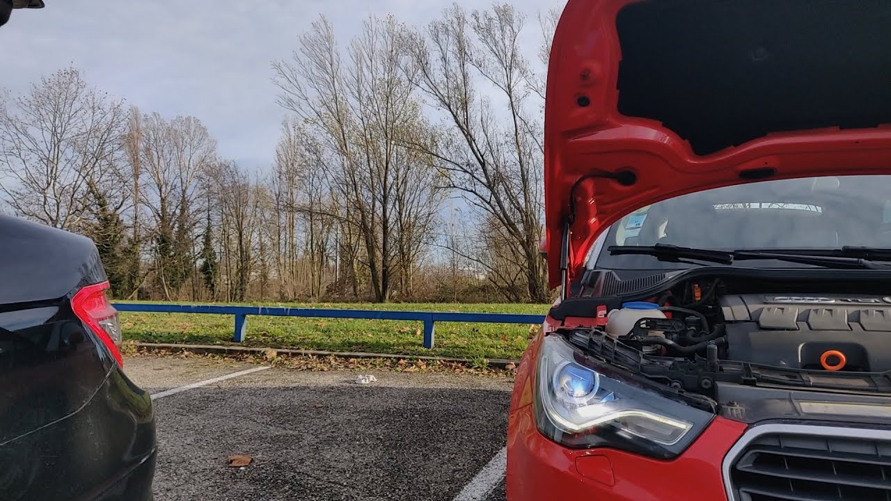 How to replace Xenon headlights bulbs Audi A1 8X MK1