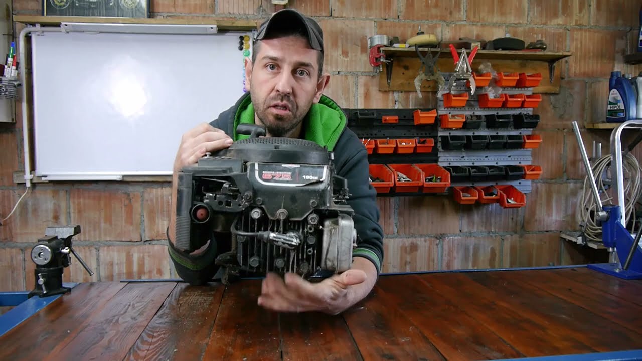 #RPGarażowo. Briggs & Stratton 675, 190 cm3. Kilka słów. Dlaczego dymi. Zapowiedź demontażu.