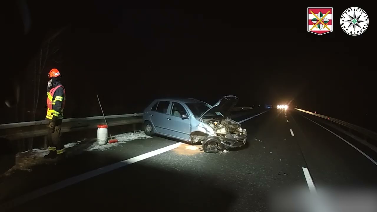 ŘIDIČ FABIE JEL V PROTISMĚRU, PO NEHODĚ NEZVLÁDL POLICISTŮM 